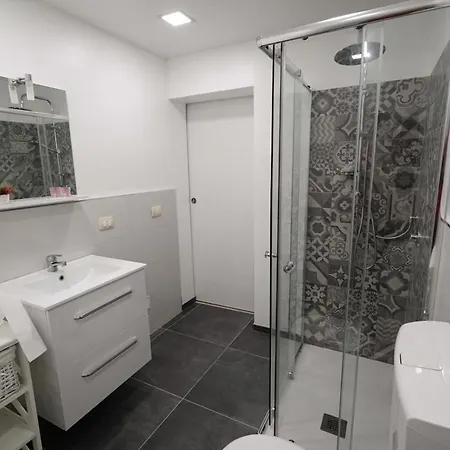 Bed and breakfast Occhiola 3*